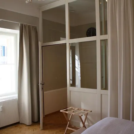 Apartment White Flat By Grazrentals With Cool Location & Free Parking *