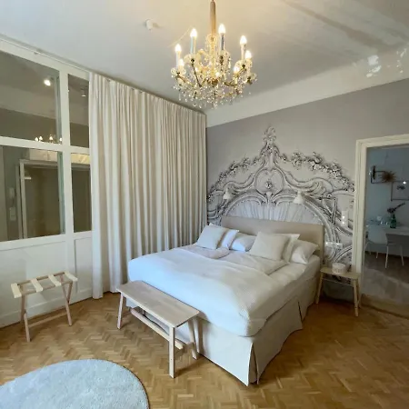 White Flat By Grazrentals With Cool Location & Free Parking *