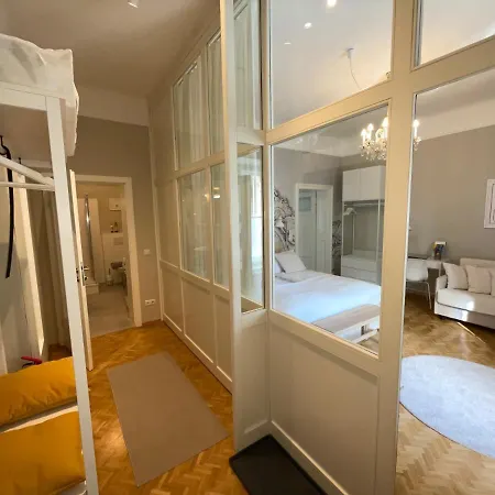 White Flat By Grazrentals With Cool Location & Free Parking