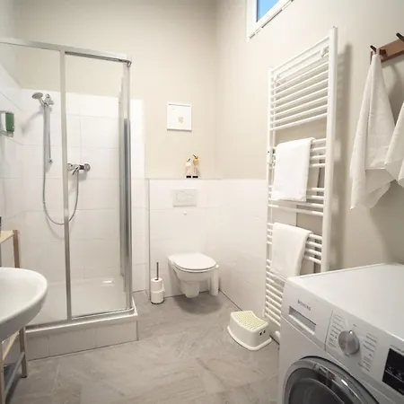 White Flat By Grazrentals With Cool Location & Free Parking *