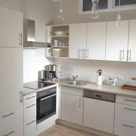Apartment White Flat By Grazrentals With Cool Location & Free Parking *