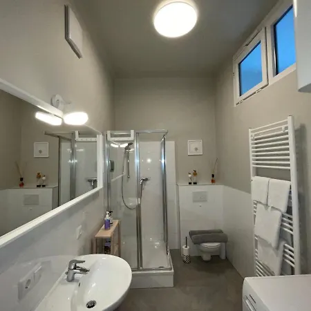 White Flat By Grazrentals With Cool Location & Free Parking Apartment *