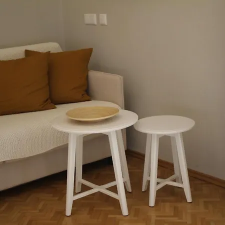 White Flat By Grazrentals With Cool Location & Free Parking