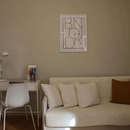 Apartment White Flat By Grazrentals With Cool Location & Free Parking