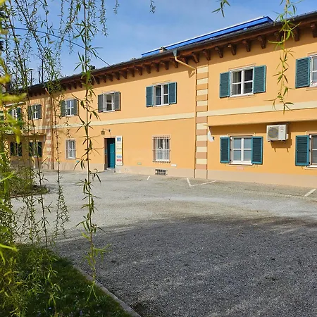 Apartment White Flat By Grazrentals With Cool Location & Free Parking