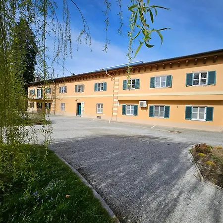 White Flat By Grazrentals With Cool Location & Free Parking Apartment