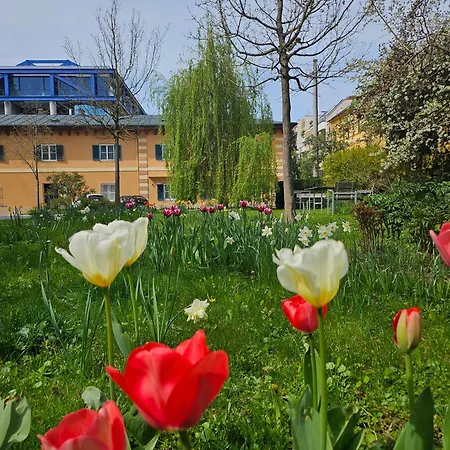 White Flat By Grazrentals With Cool Location & Free Parking Апартаменты *