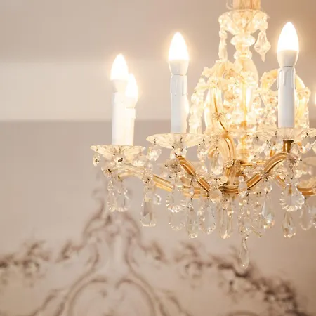 White Flat By Grazrentals With Cool Location & Free Parking *