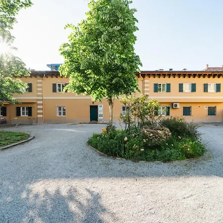 White Flat By Grazrentals With Cool Location & Free Parking