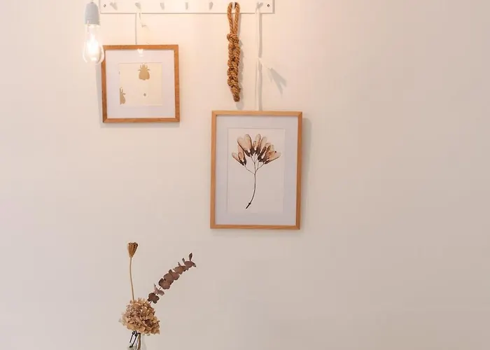 White Flat By Grazrentals With Cool Location & Free Parking