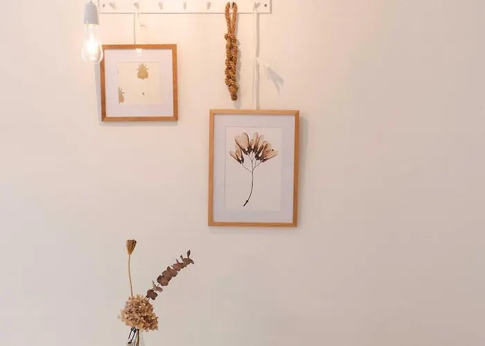 White Flat By Grazrentals With Cool Location & Free Parking Appartamento